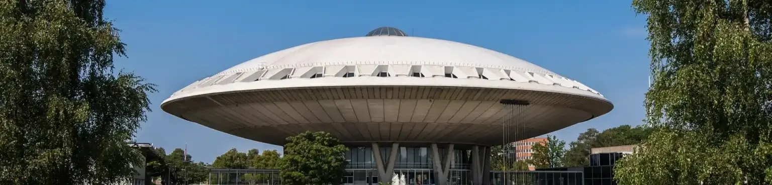 UFO-gebouw in Eindhoven, symbool van innovatie en technologie, in verband gebracht met VICT Automatisering – gespecialiseerd in WordPress-oplossingen en Microsoft-diensten